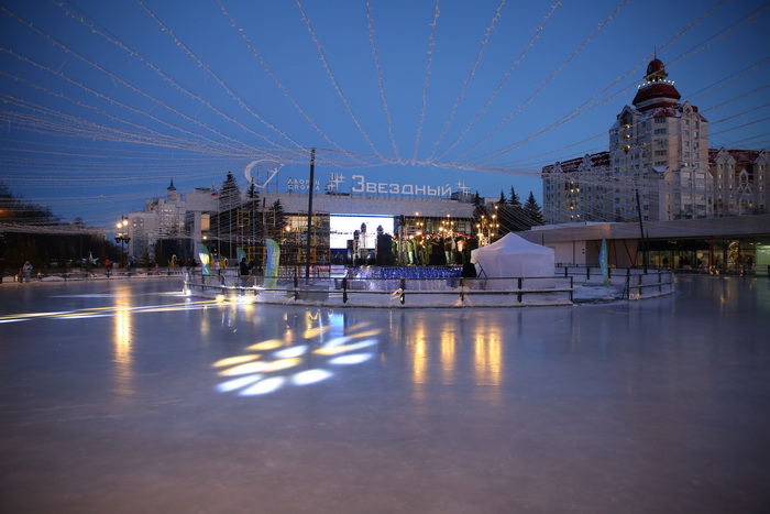 В Липецке открылся современный каток на площади перед спорткомплексом «Звёздный»